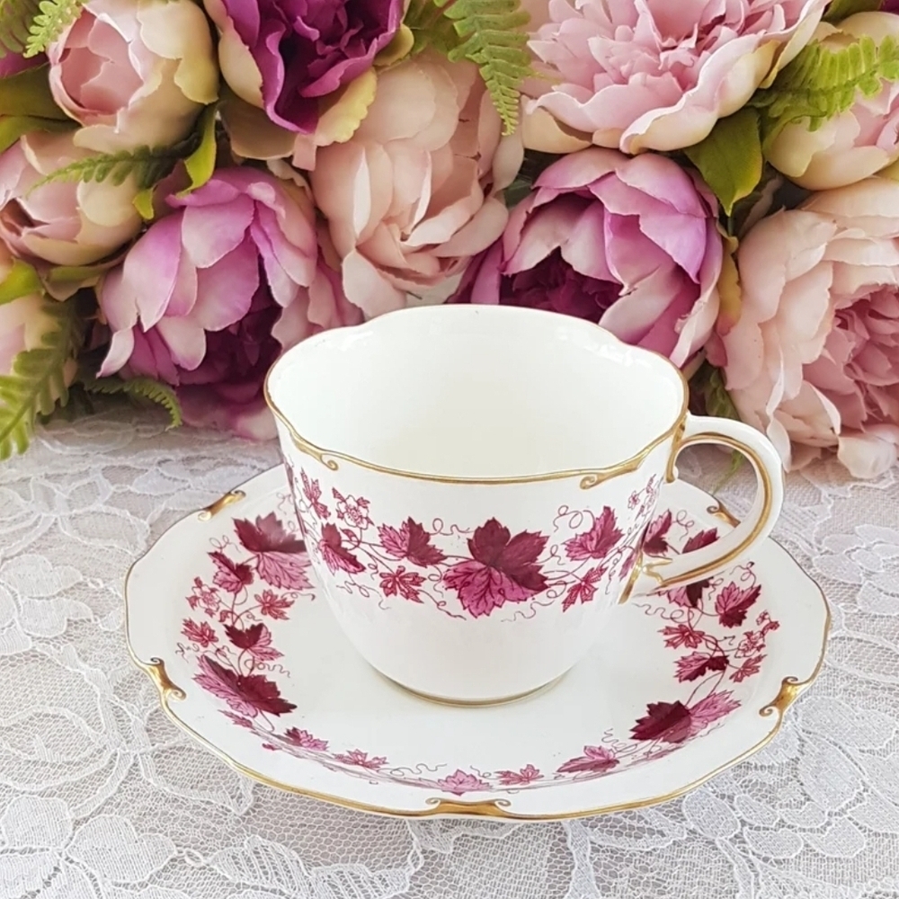 Royal Crown Derby Maple Leaf Maroon, Bone China Englanf, Red Leaf, Gold Scrolls